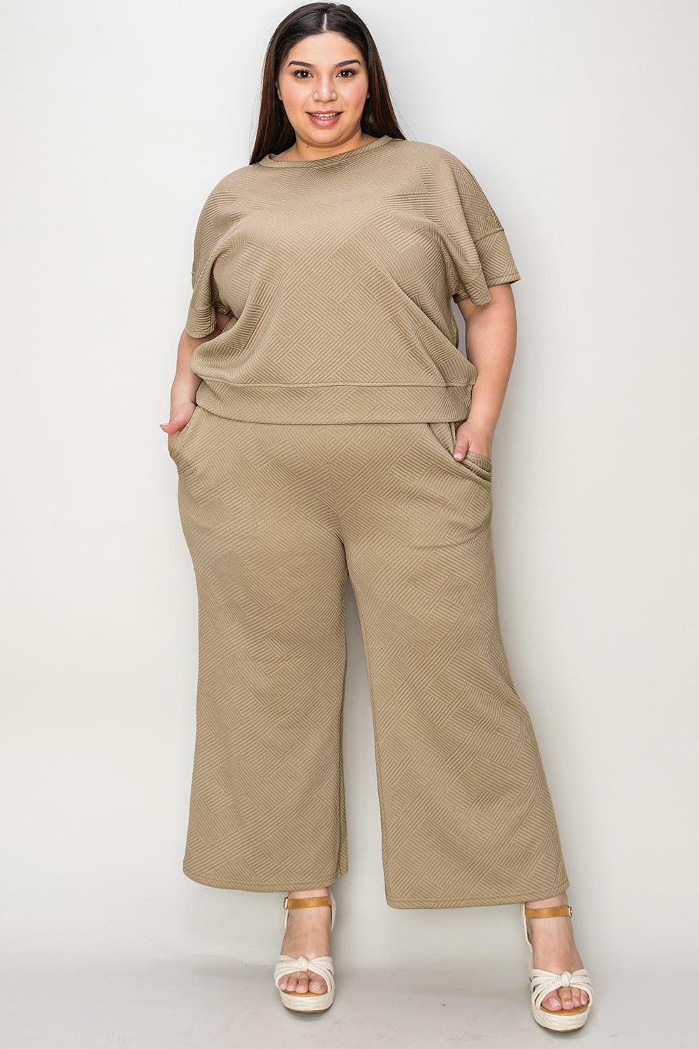 Daisy Texture Short Sleeve Top and Pants Set