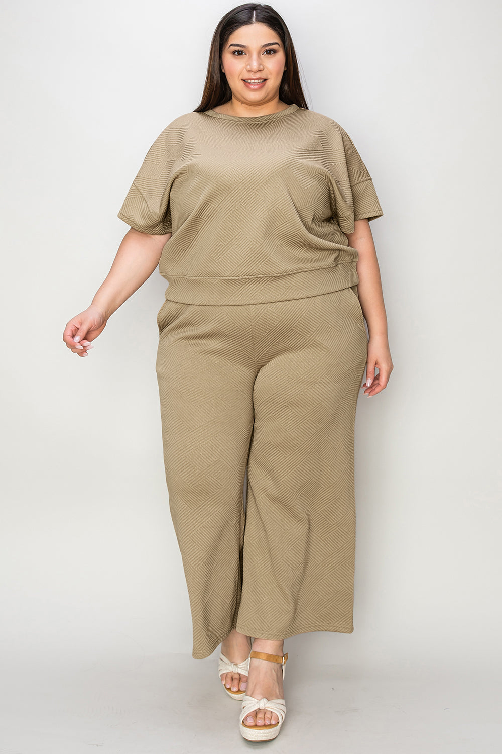 Daisy Texture Short Sleeve Top and Pants Set