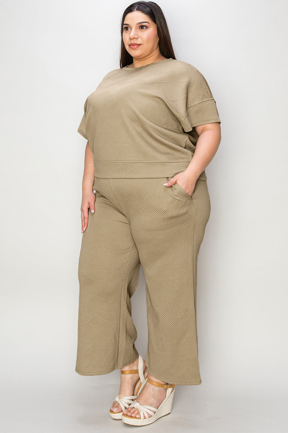Daisy Texture Short Sleeve Top and Pants Set