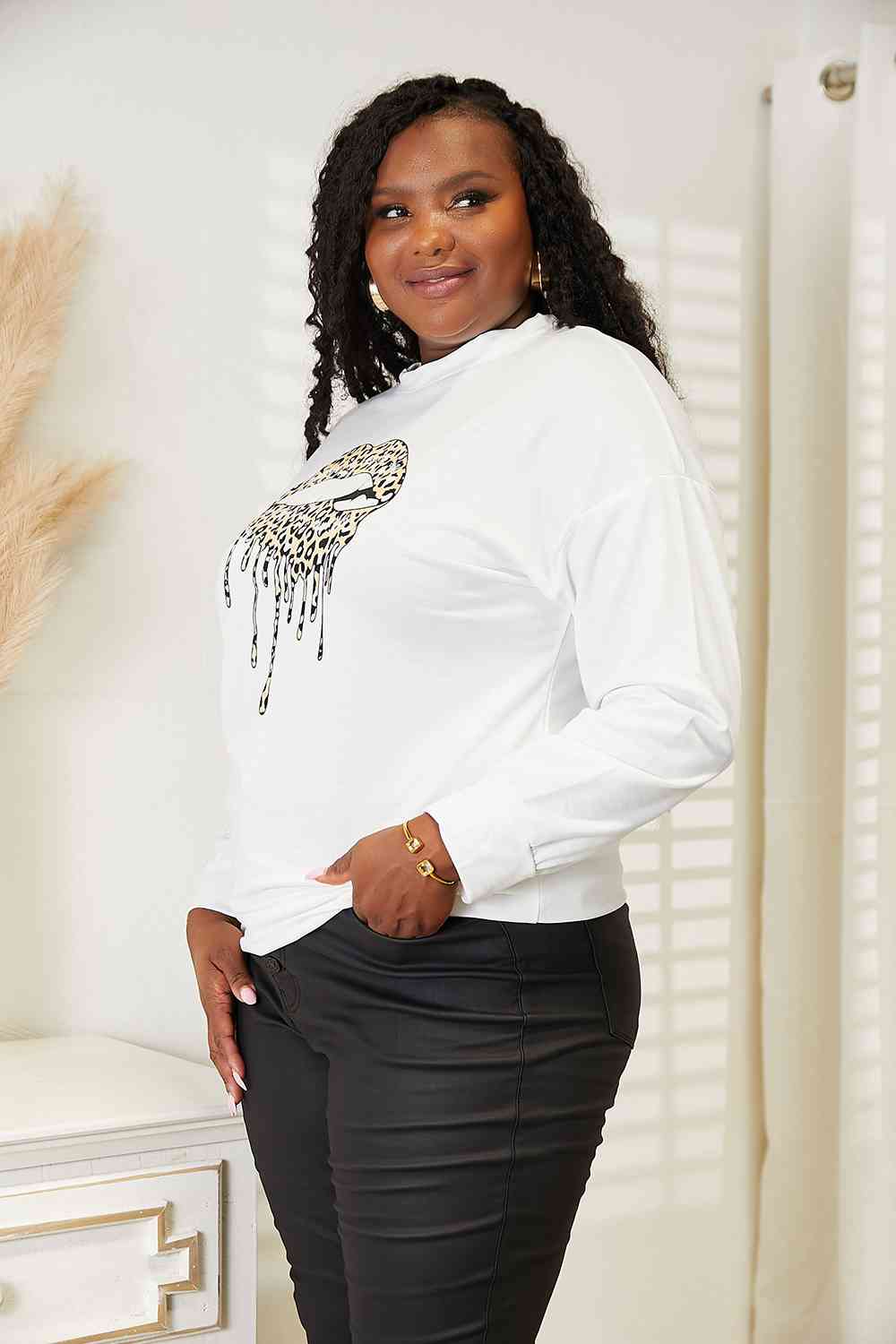 Lip Dropped Shoulder Round Neck Sweatshirt