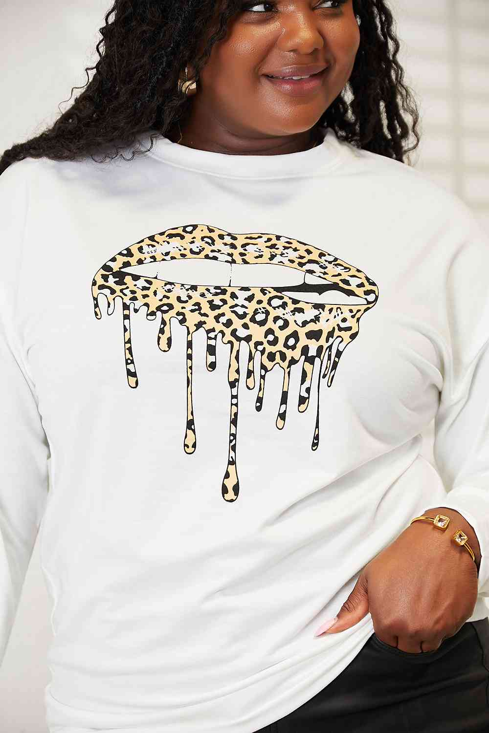 Lip Dropped Shoulder Round Neck Sweatshirt